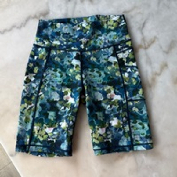 Sweaty Betty Super Sculpt 8" Sustainable Cycling Shorts Sz S Green Blue Printed - Picture 11 of 13